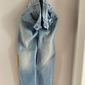 Size 28. light wash/ankle length. Tripper Jeans.  Hardly worn.  Great cond.